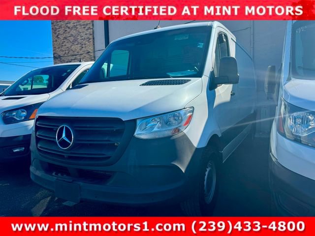 Used 2022 Mercedes-Benz Sprinter 1500 image 2