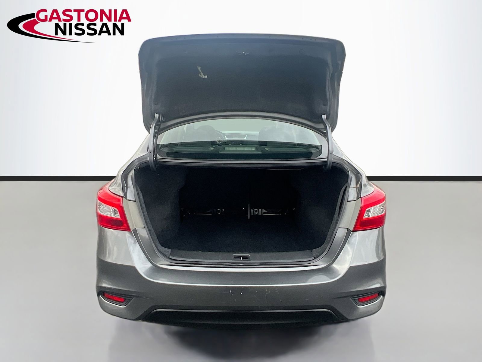 Used 2018 Nissan Sentra S image 32