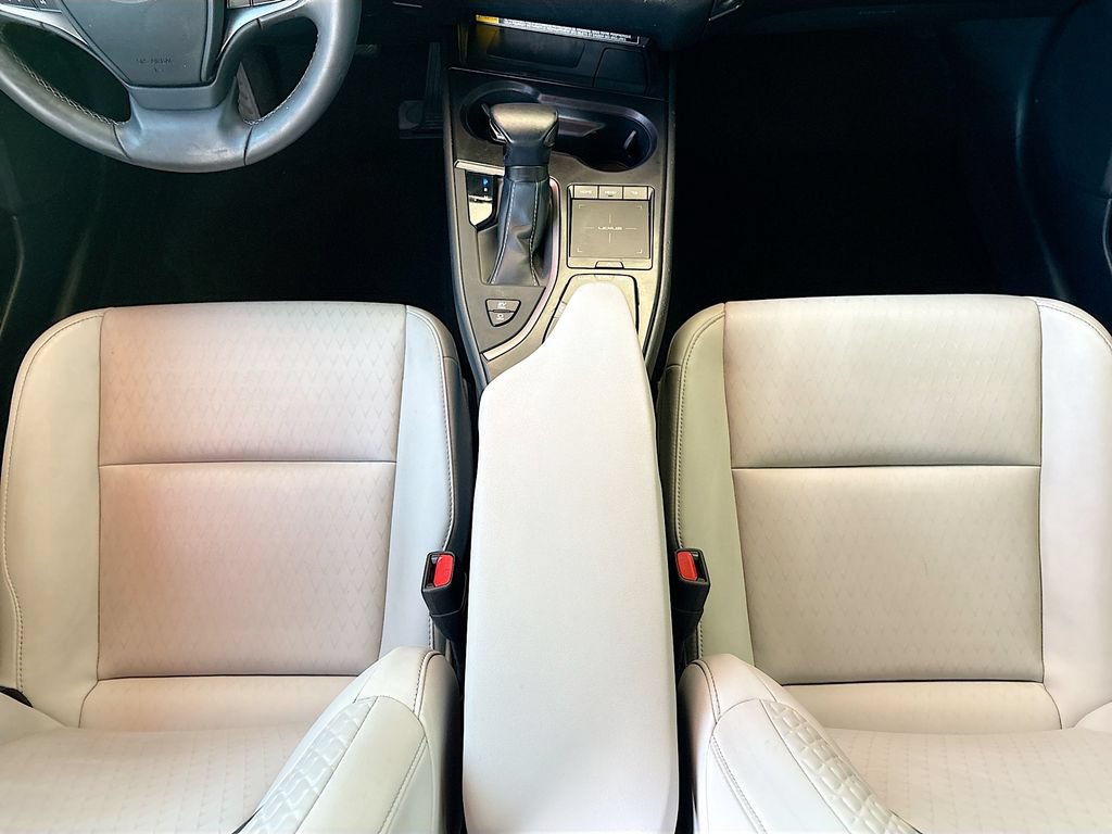 Used 2020 Lexus UX 250h w/ Accessory Package AWD/4WD image 16