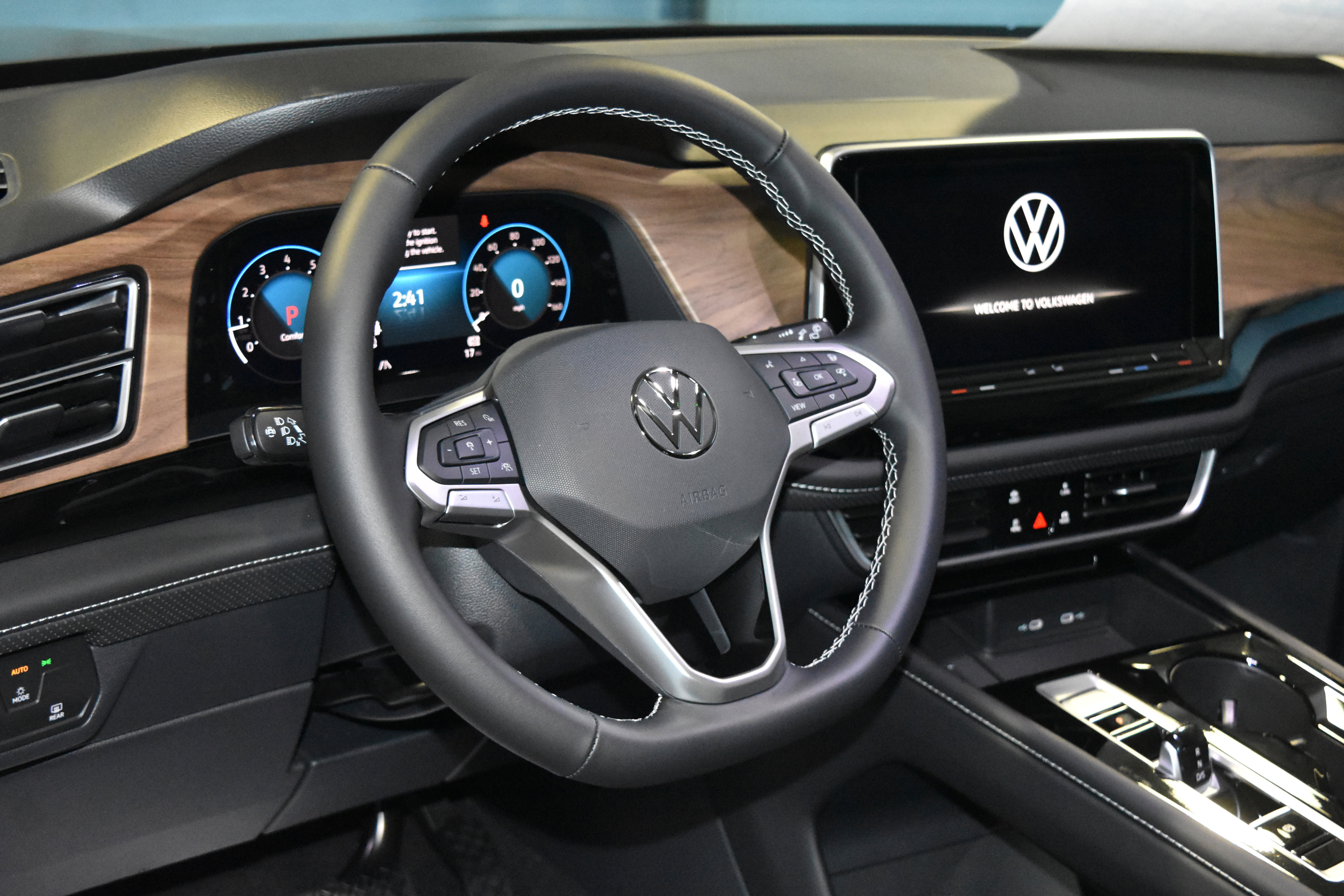New 2026 Volkswagen Atlas SE image 2