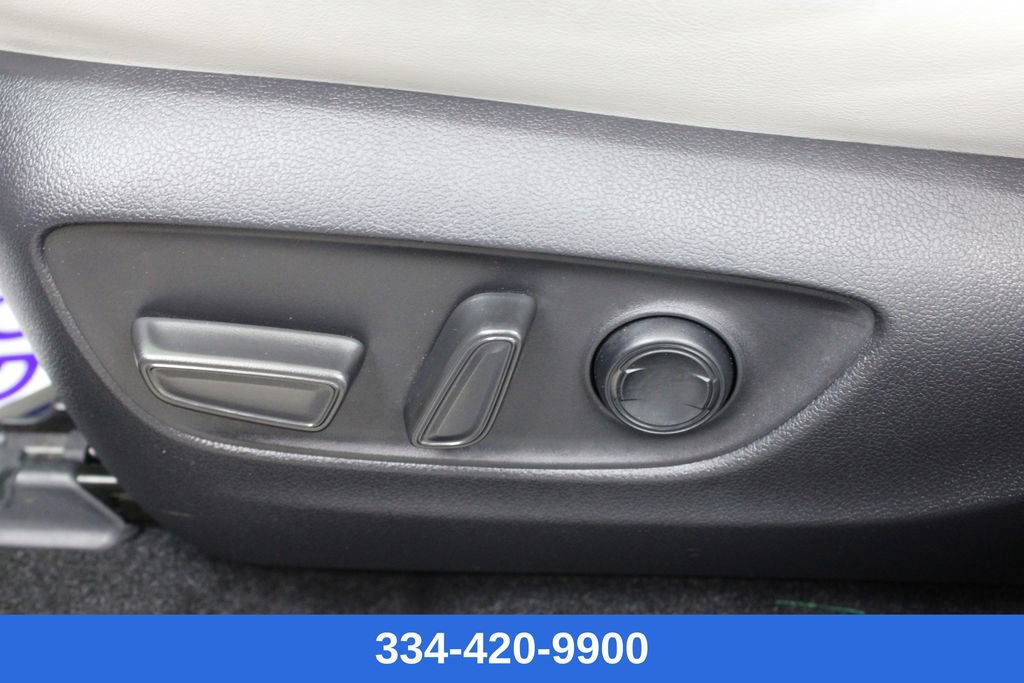 Used 2022 Toyota RAV4 XLE Premium image 18