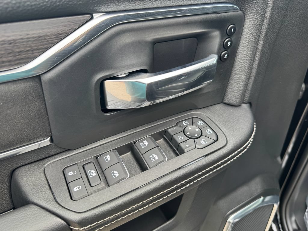 New 2026 RAM 2500 Laramie AWD/4WD image 19