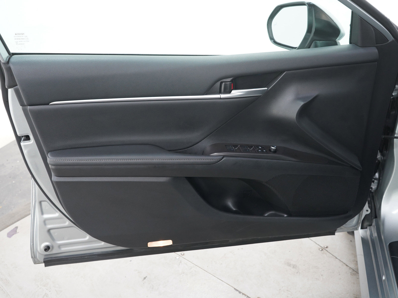 Used 2024 Toyota Camry XLE w/ Navigation Package FWD image 19