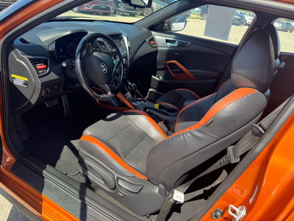 Used 2016 Hyundai Veloster Turbo FWD image 16