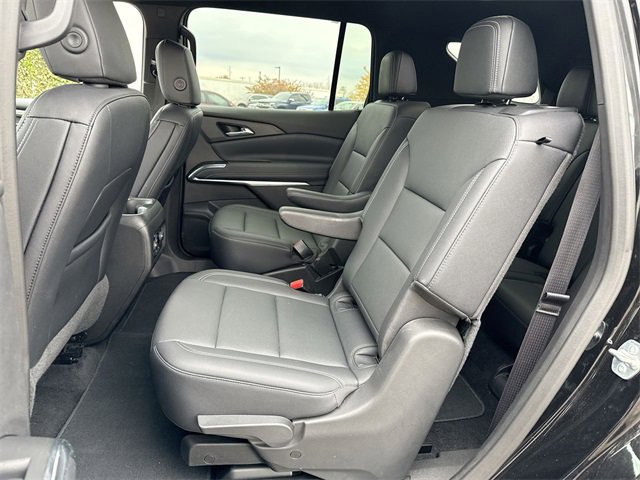 Used 2025 Chevrolet Traverse LT image 23