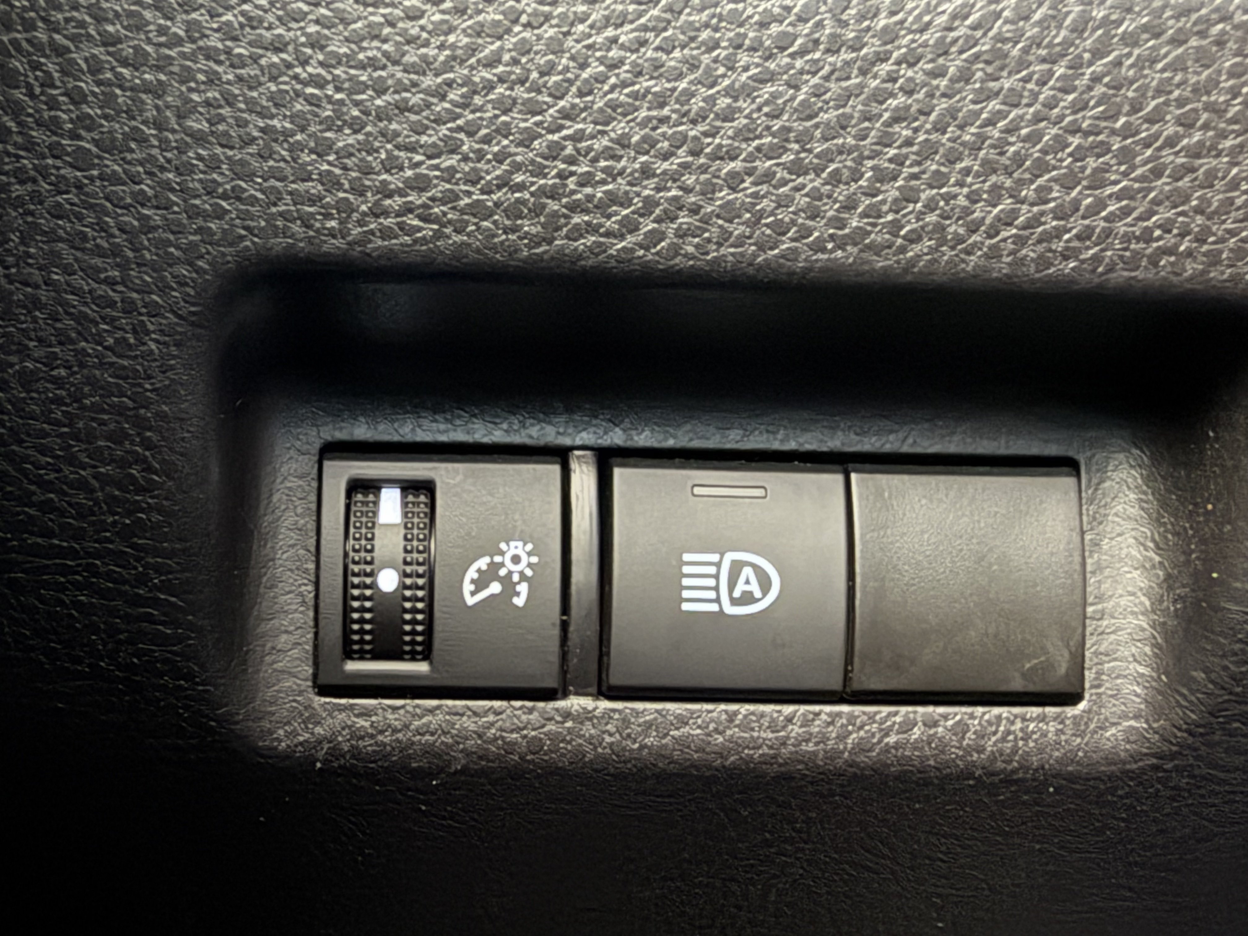 Used 2025 Toyota RAV4 XLE AWD/4WD image 27