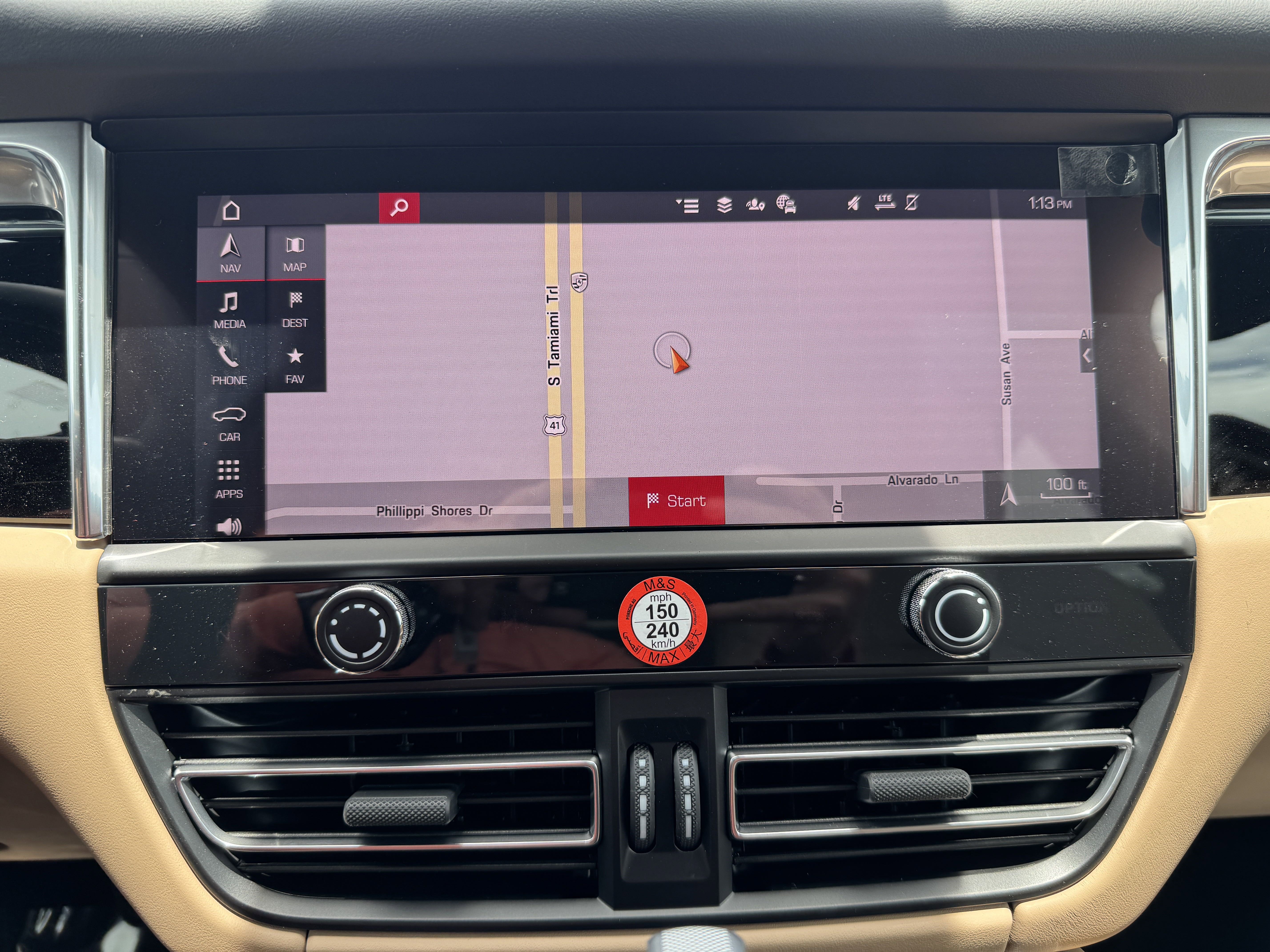 Certified 2025 Porsche Macan image 30