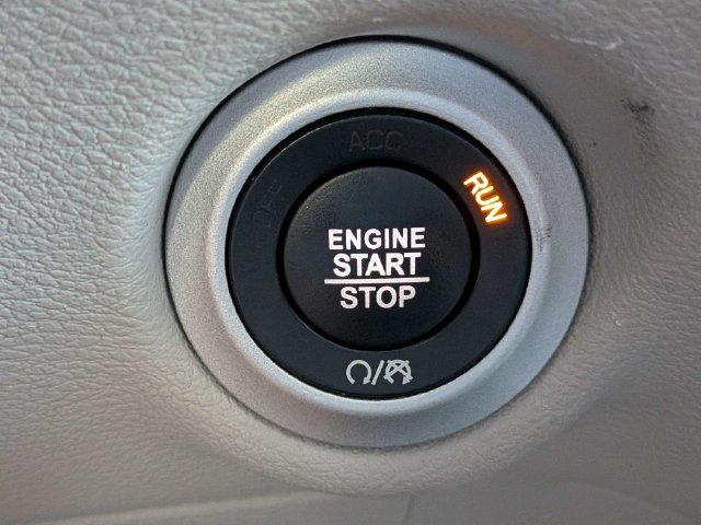 Used 2023 Chrysler Pacifica Touring-L FWD image 29