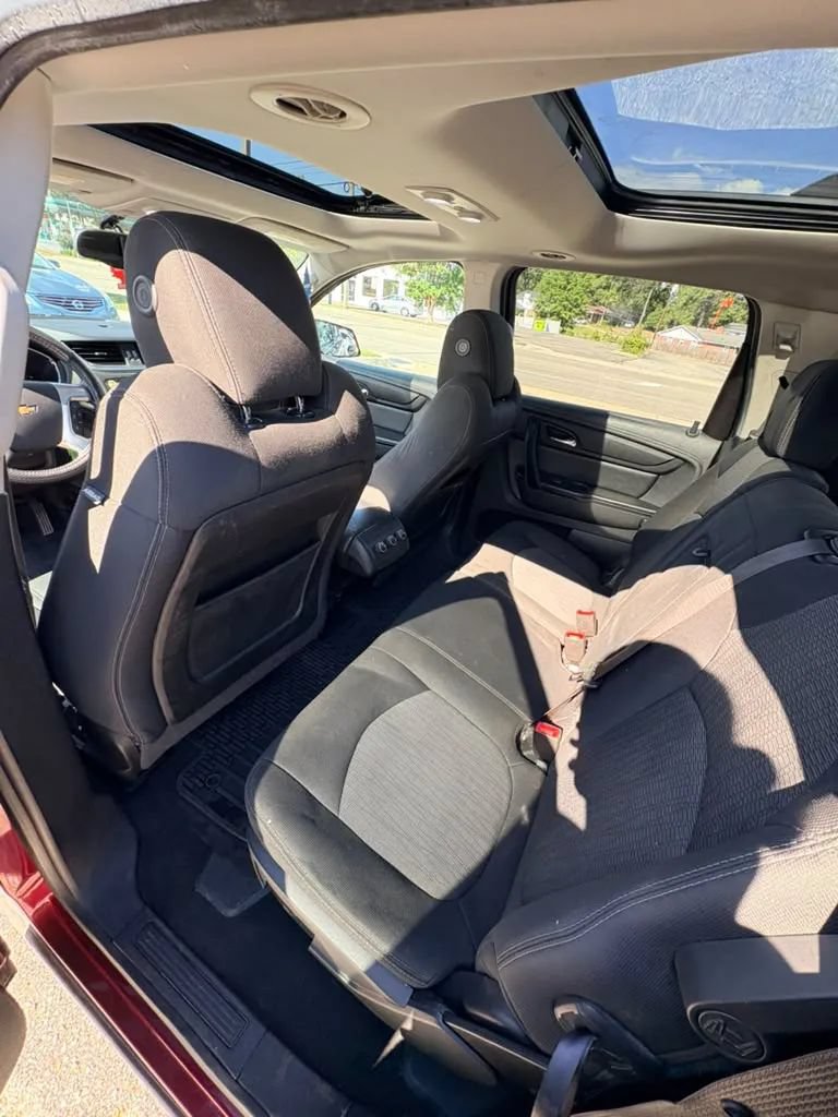 Used 2015 Chevrolet Traverse LT w/ Style and Technology Package FWD image 16