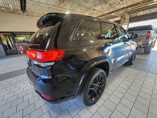 Used 2019 Jeep Grand Cherokee Altitude AWD/4WD image 3
