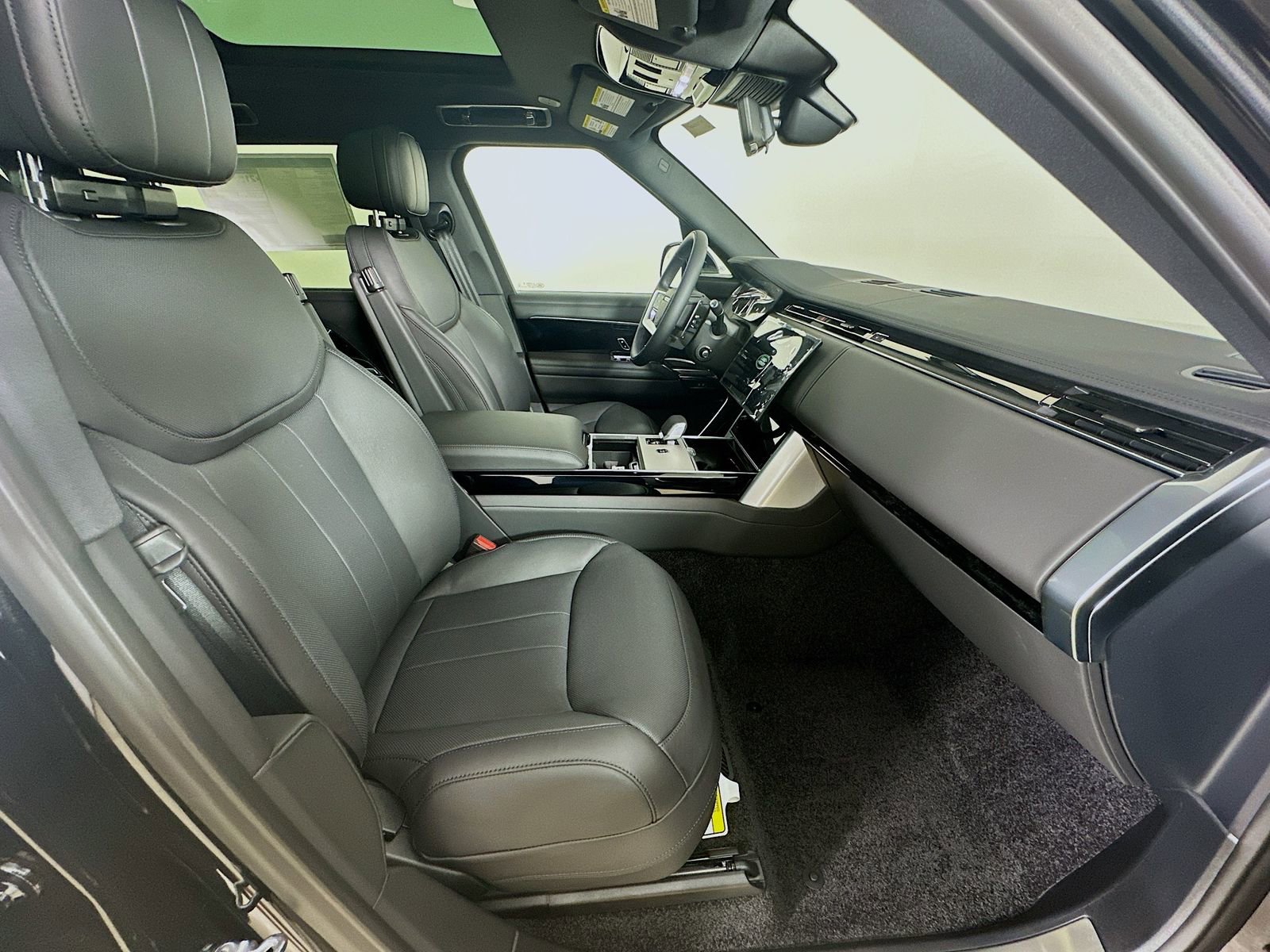 New 2026 Land Rover Range Rover Long Wheelbase SE AWD/4WD image 44