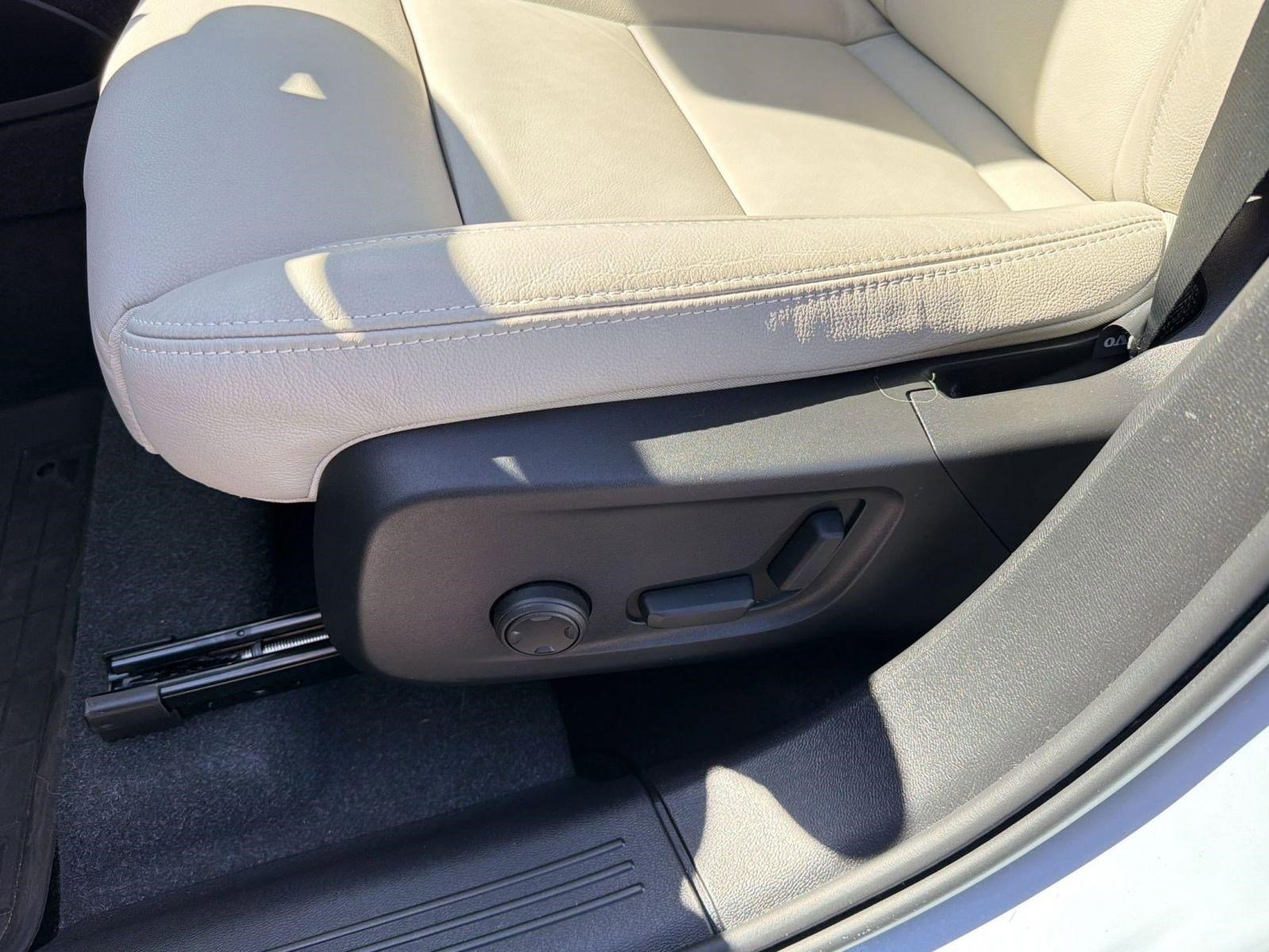 Used 2024 Volvo XC40 B5 Plus w/ Protection Package Premier image 13