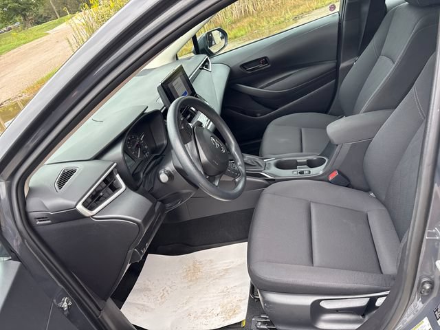 Used 2025 Toyota Corolla LE FWD image 8