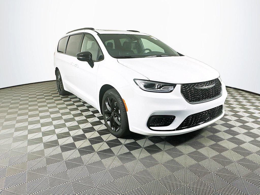 New 2026 Chrysler Pacifica Limited w/ S Appearance Package image 2