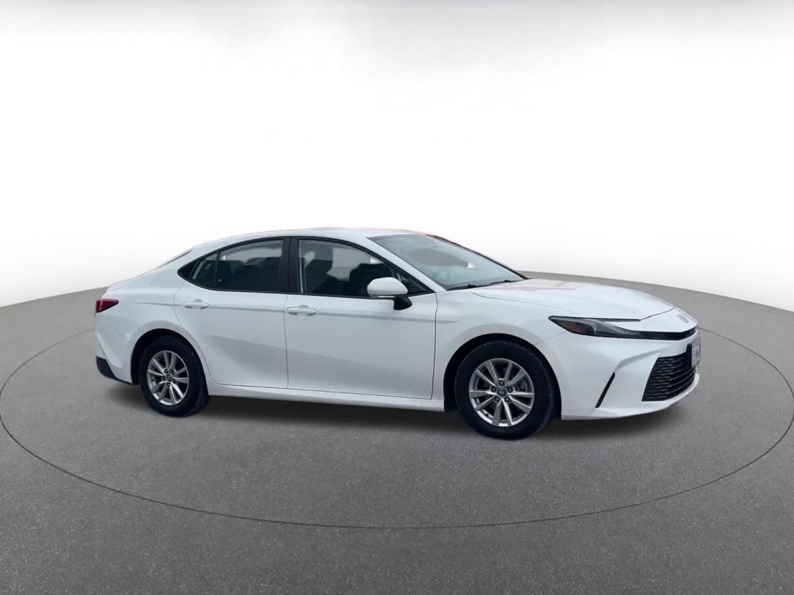 Used 2025 Toyota Camry LE image 2