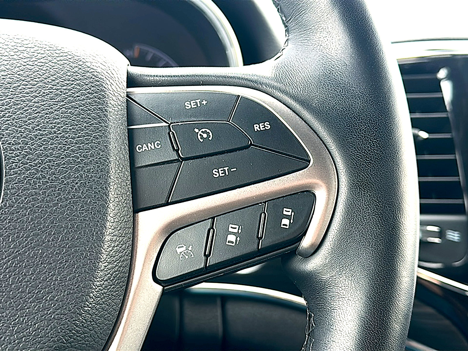 Used 2021 Jeep Grand Cherokee Limited image 29