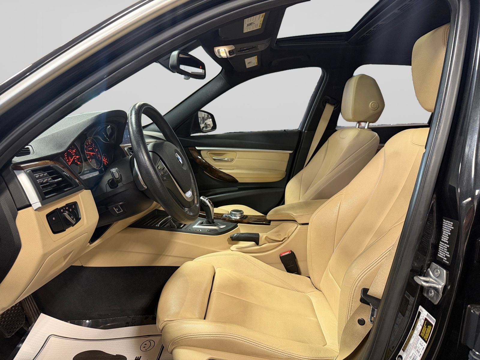 Used 2017 BMW 330i xDrive Sedan w/ Premium Package AWD/4WD image 13