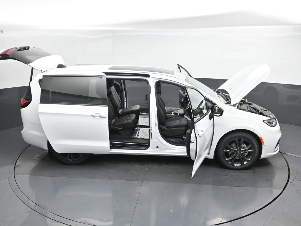 New 2026 Chrysler Pacifica Select image 49
