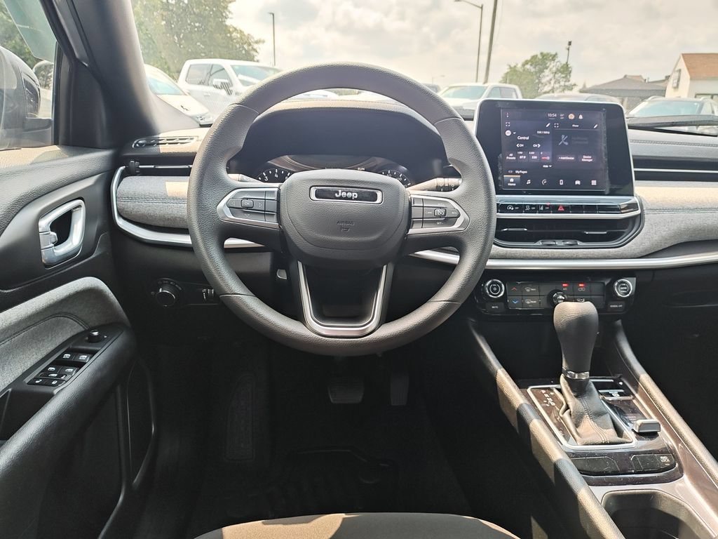 Used 2025 Jeep Compass Sport AWD/4WD image 16