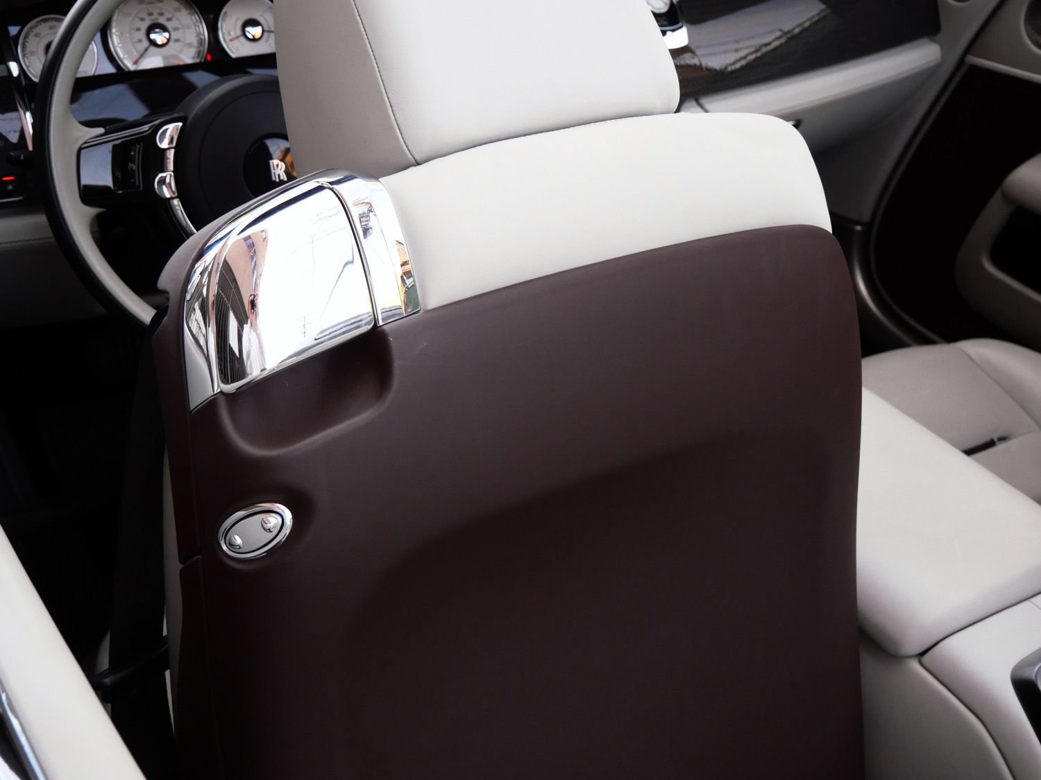 Certified 2019 Rolls-Royce Dawn RWD image 31
