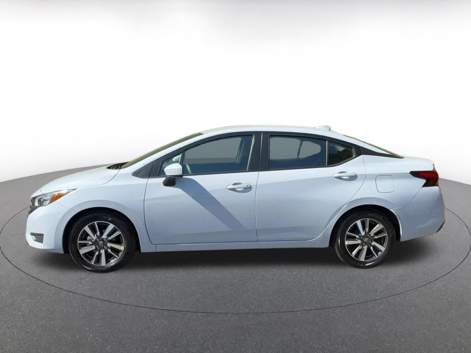 Used 2025 Nissan Versa SV image 9