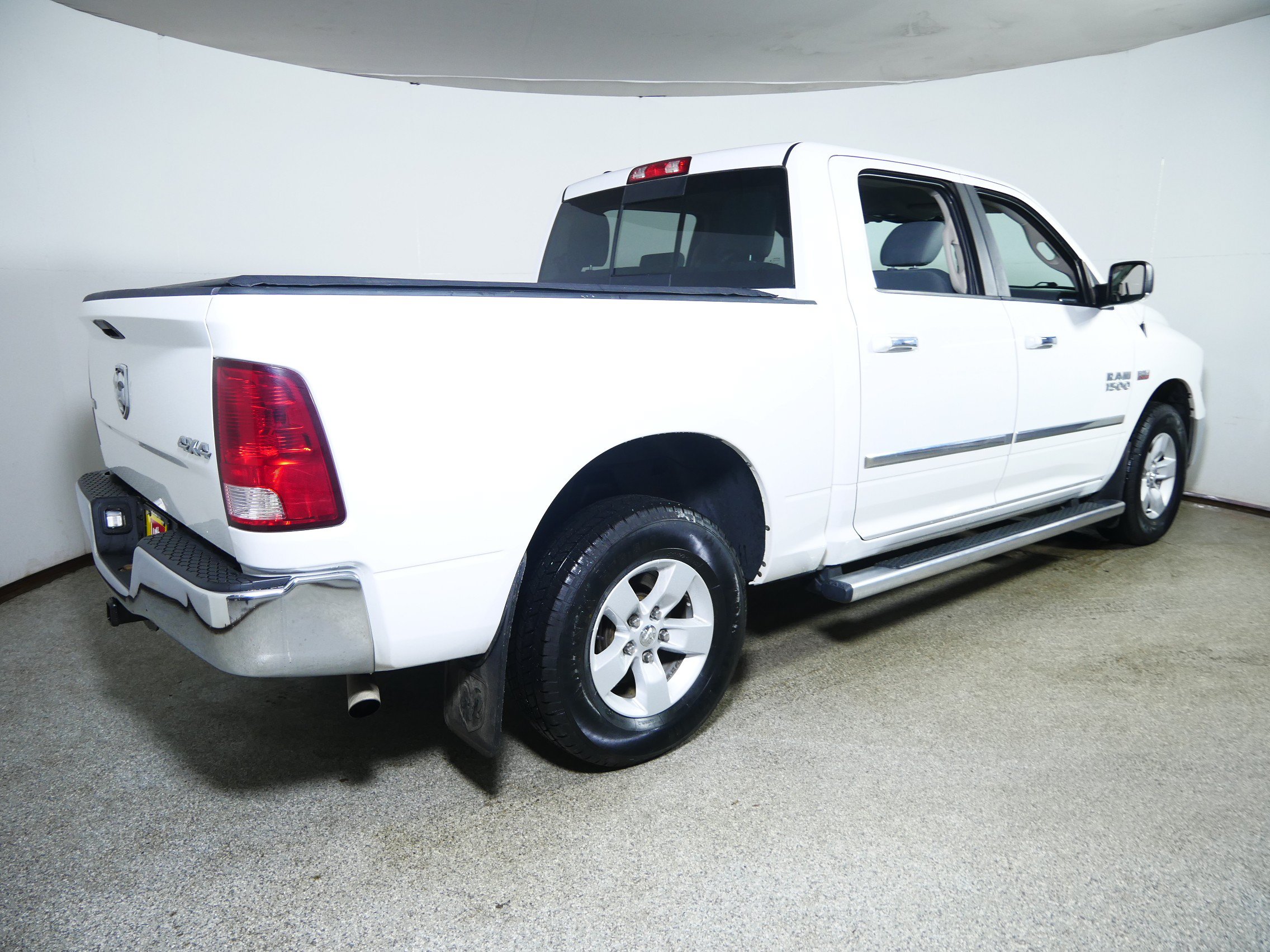 Used 2017 RAM 1500 Classic SLT w/ Luxury Group AWD/4WD image 7