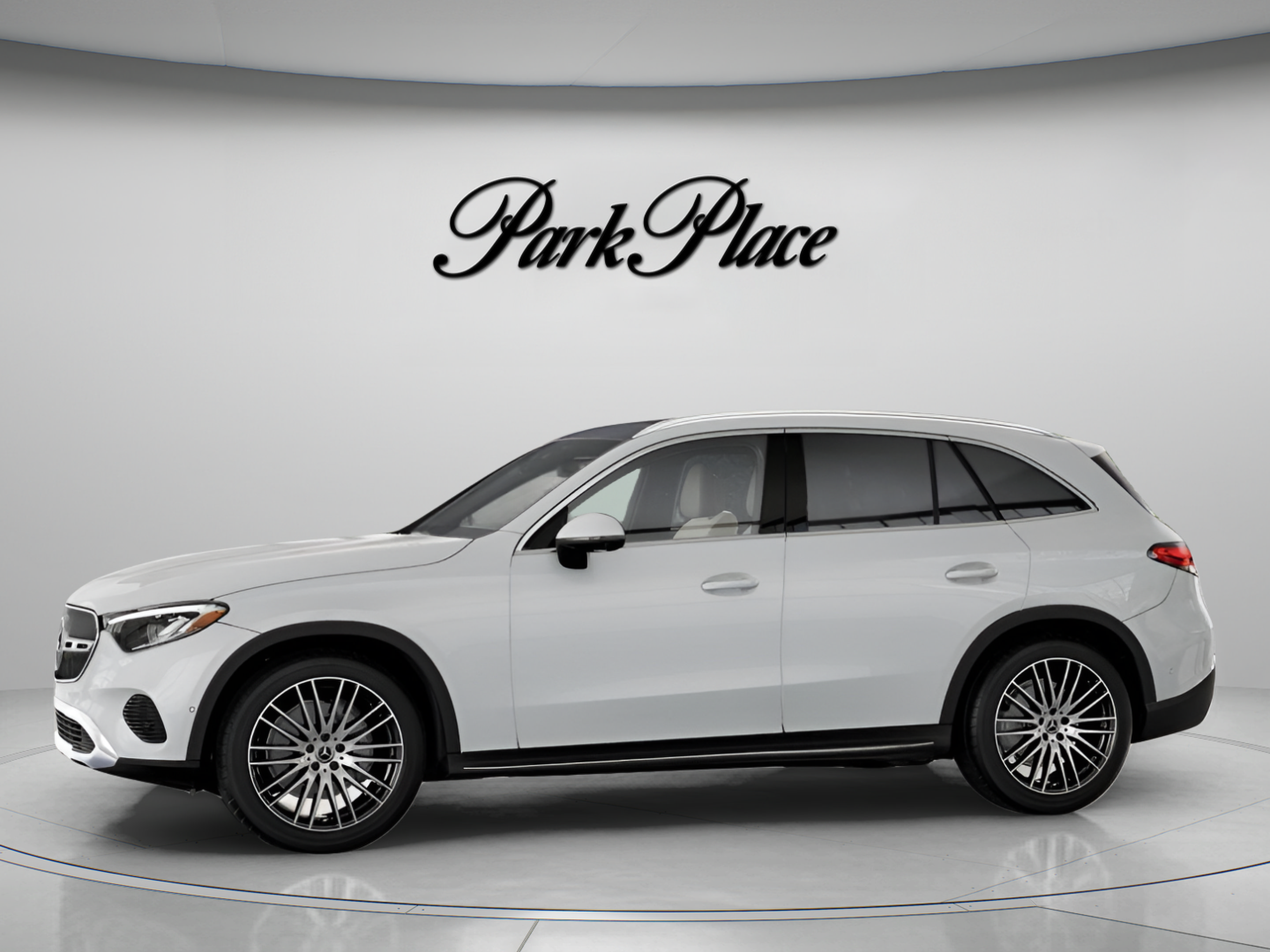 Certified 2026 Mercedes-Benz GLC 300 4MATIC image 4