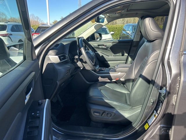 Used 2024 Toyota Highlander XLE image 15