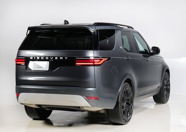 Used 2025 Land Rover Discovery S image 2