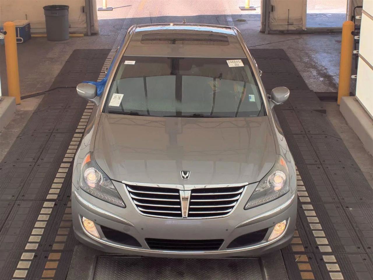 Used 2012 Hyundai Equus Signature RWD image 2
