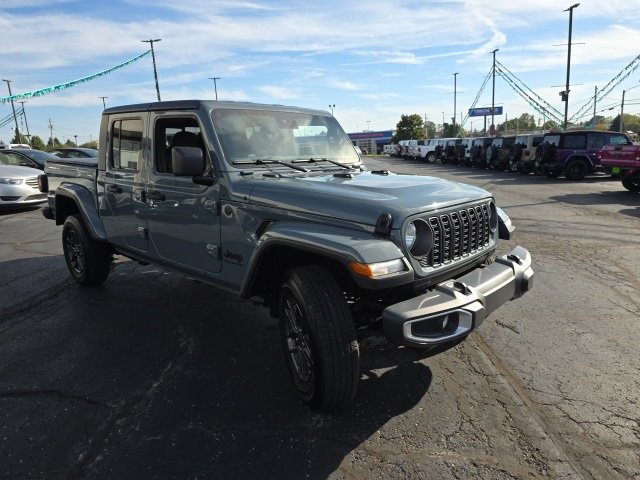 Used 2024 Jeep Gladiator Sport image 11