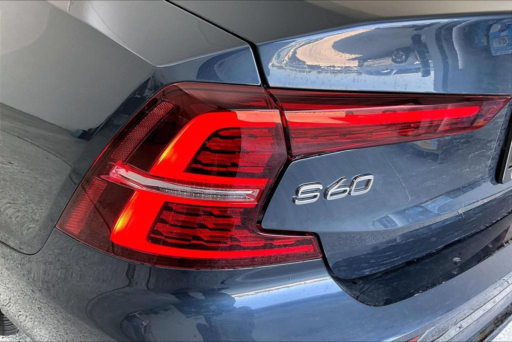 Used 2025 Volvo S60 B5 Core FWD image 39
