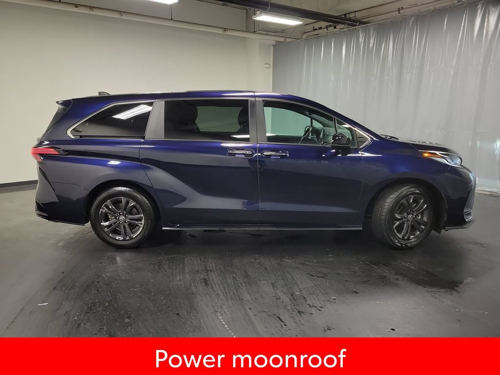 Used 2024 Toyota Sienna XSE AWD/4WD image 9