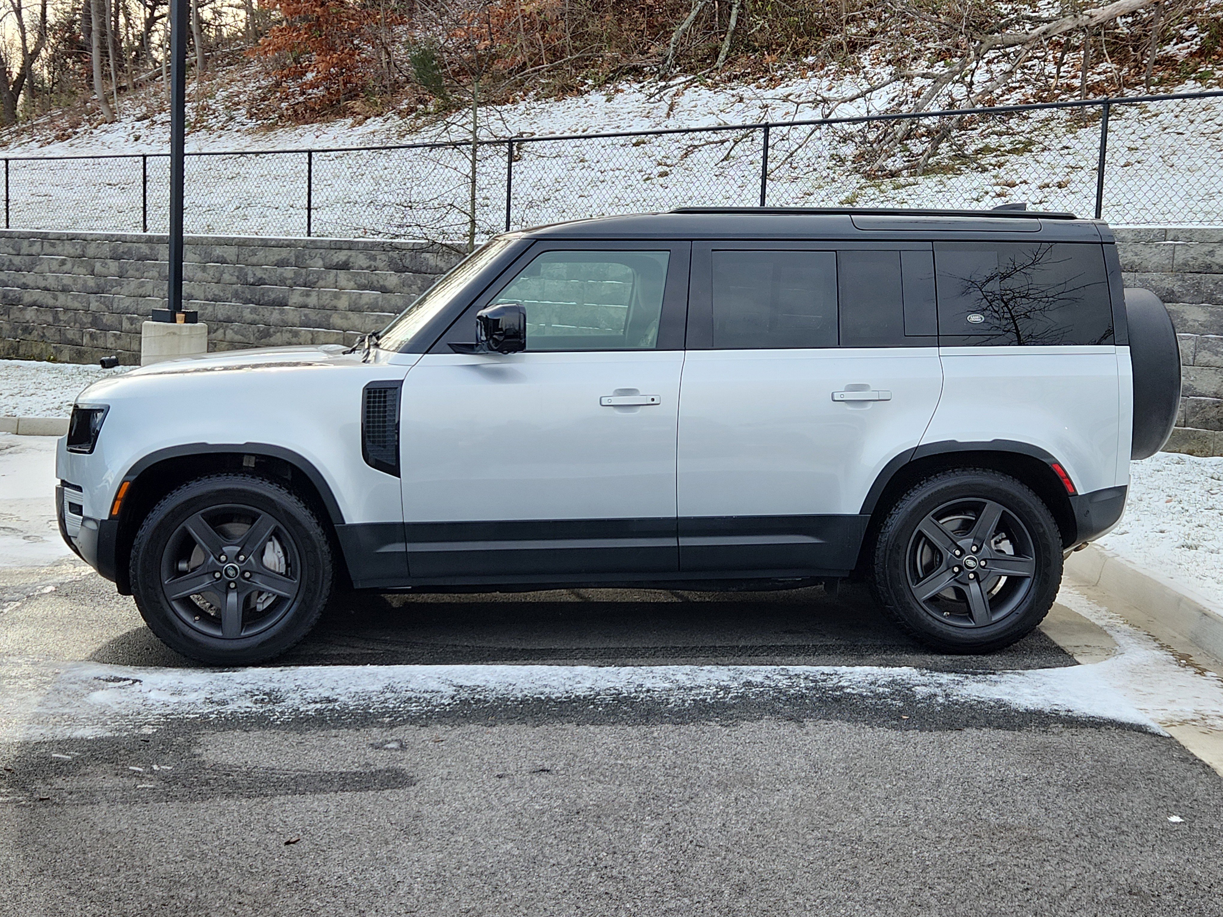 Used 2021 Land Rover Defender 110 SE image 6