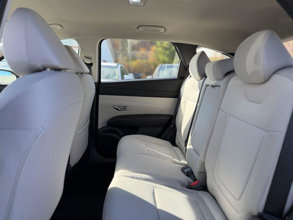New 2026 Hyundai Tucson SE image 7