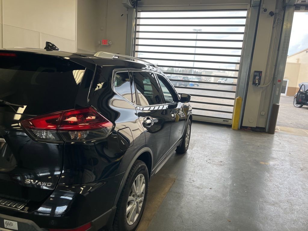 Used 2019 Nissan Rogue SV image 4