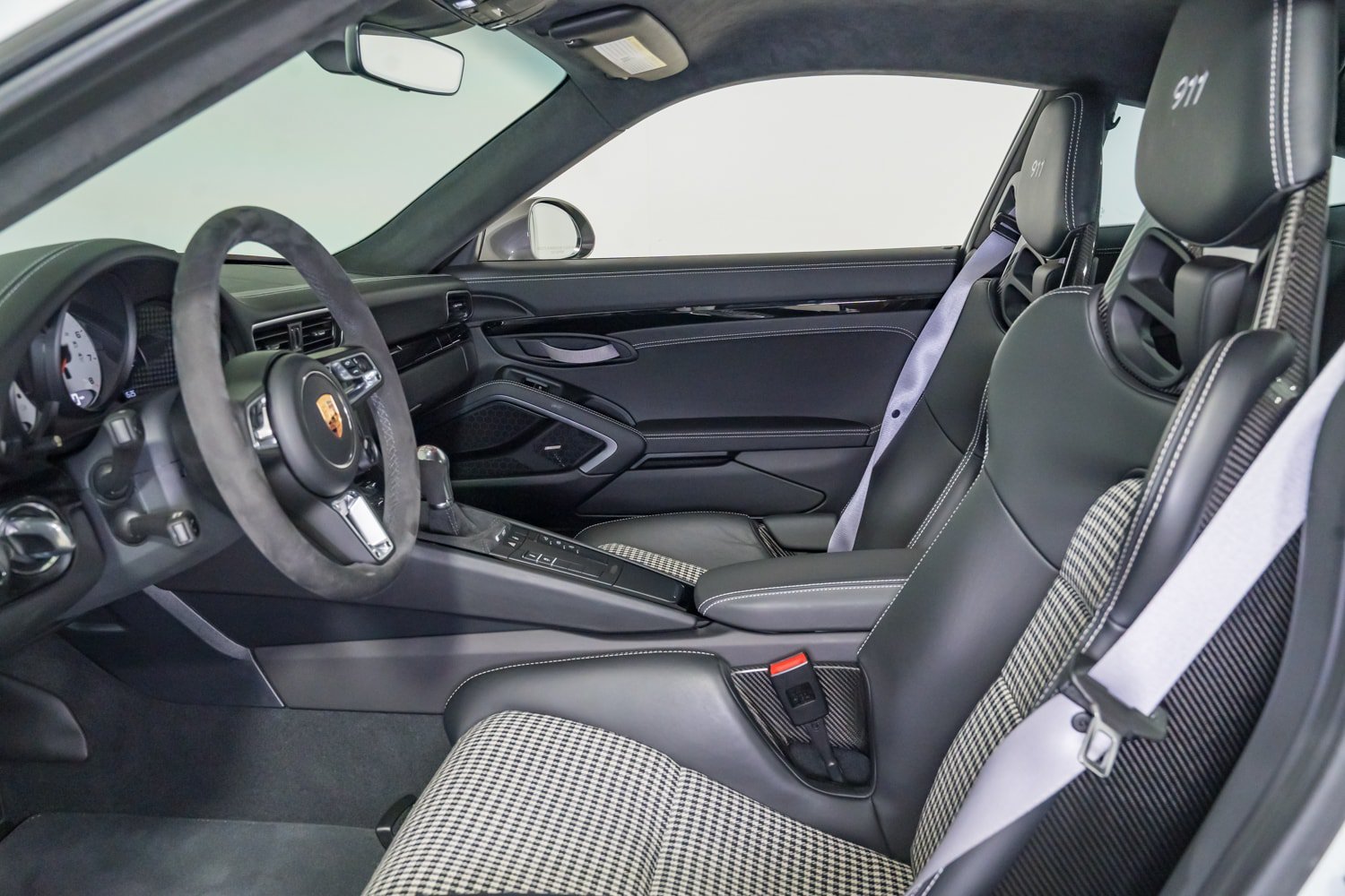 Used 2018 Porsche 911 Carrera T w/ Carrera T Interior Package RWD image 16