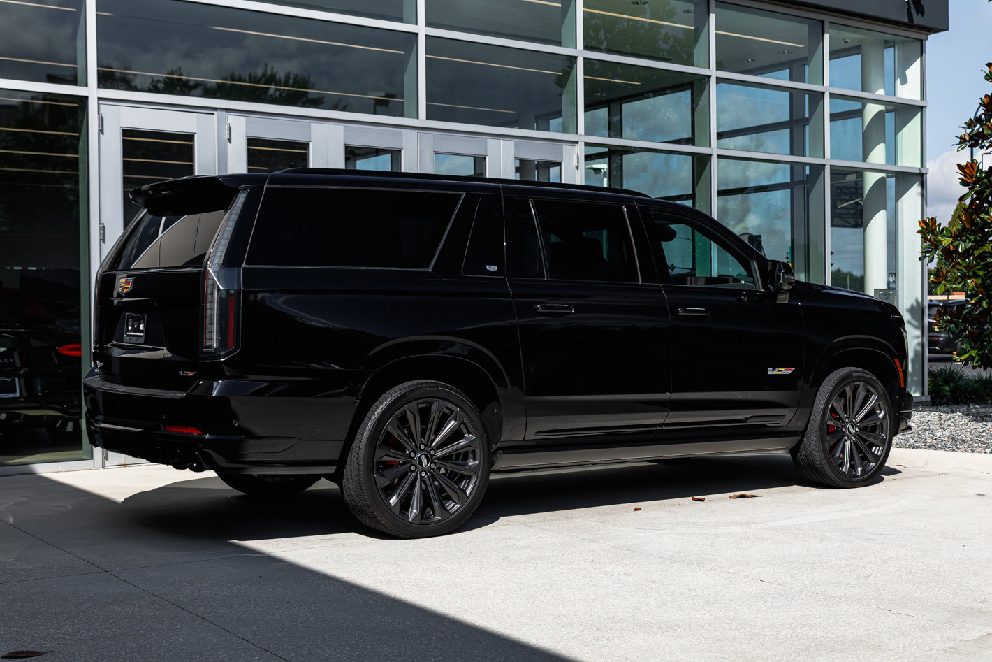 Used 2025 Cadillac Escalade ESV V image 10