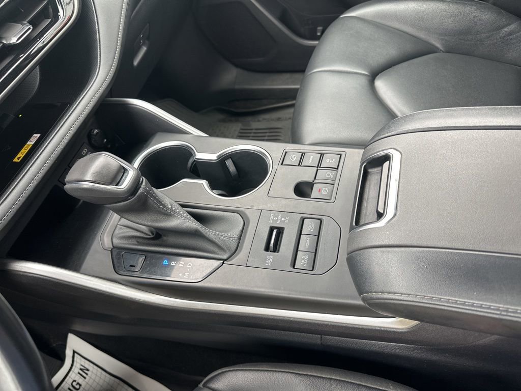 Used 2023 Toyota Highlander XLE image 24