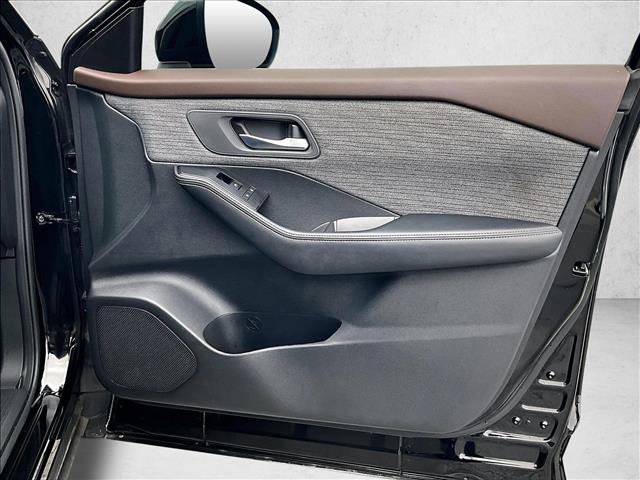 Used 2023 Nissan Rogue SV image 18