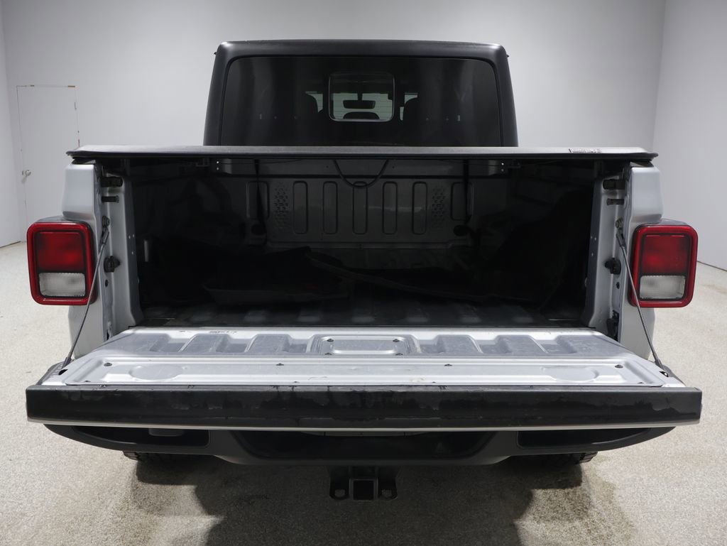 Used 2022 Jeep Gladiator Overland w/ Cold Weather Group image 5
