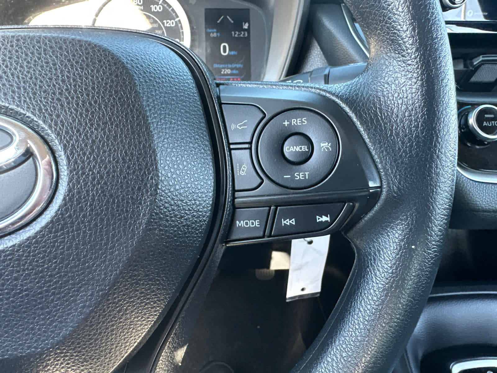 Used 2022 Toyota Corolla LE image 20