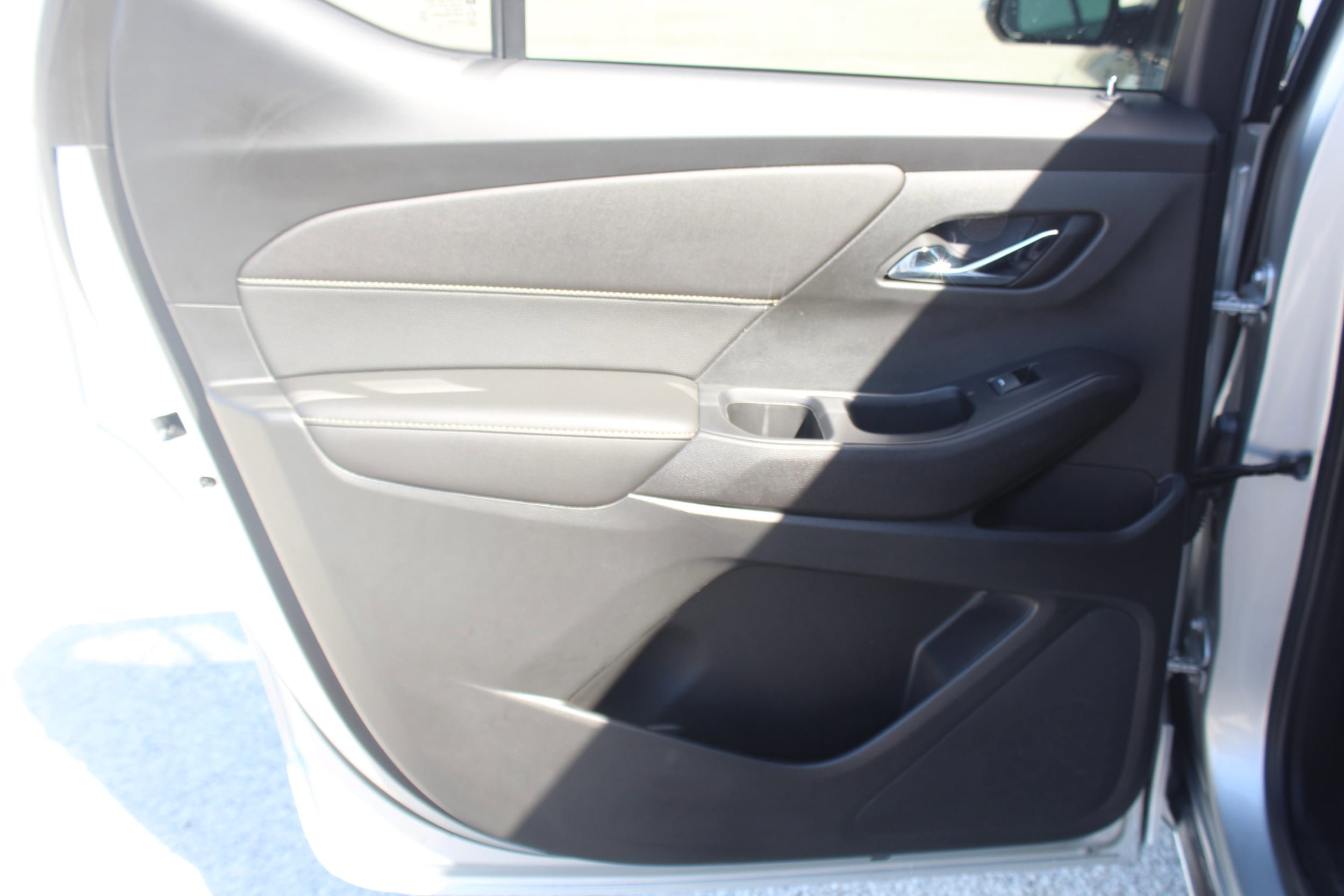 Used 2022 Chevrolet Traverse Premier w/ LPO, Floor Liner Package AWD/4WD image 20