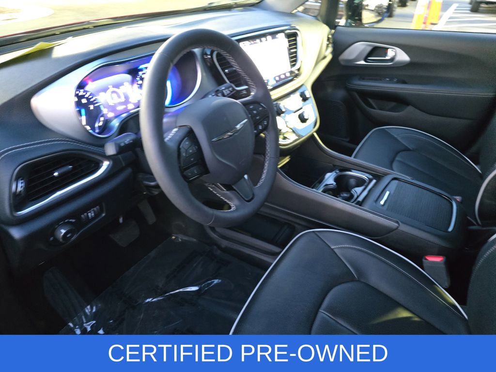 Used 2025 Chrysler Pacifica Limited image 18