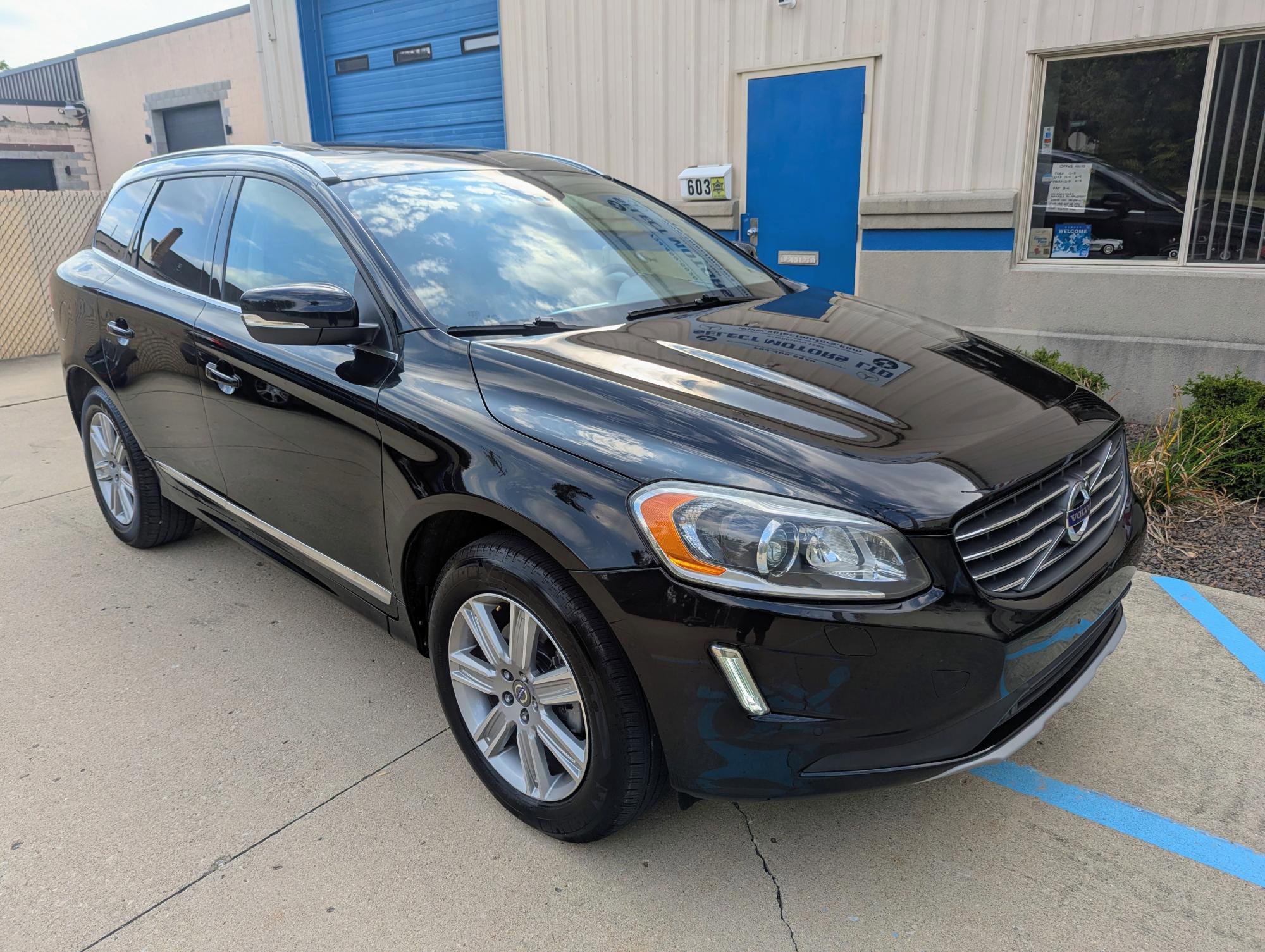 Used 2017 Volvo XC60 T5 Inscription w/ Preferred Option Package image 12