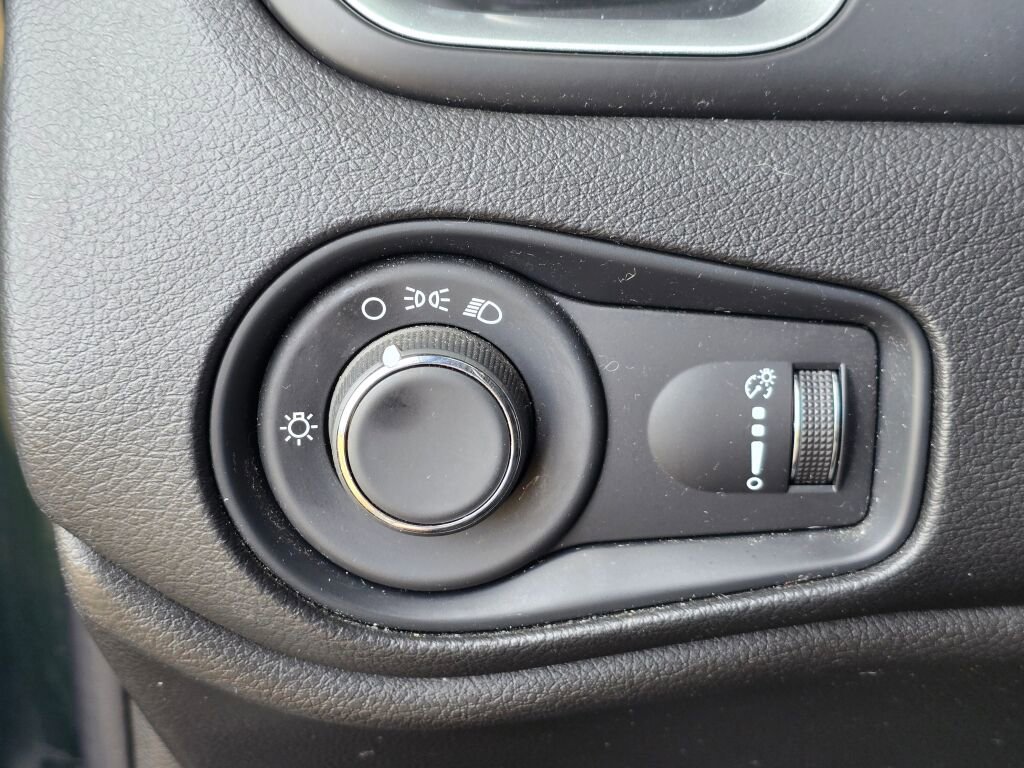 Used 2021 Jeep Renegade Sport image 24