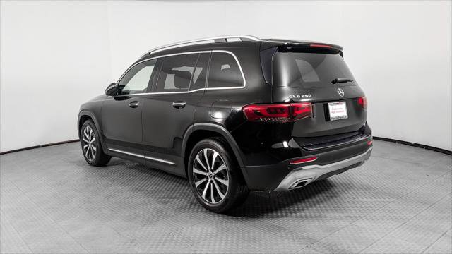 Used 2022 Mercedes-Benz GLB 250 w/ Premium Package image 6