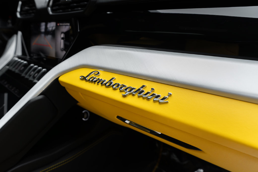 Used 2020 Lamborghini Urus AWD/4WD image 38