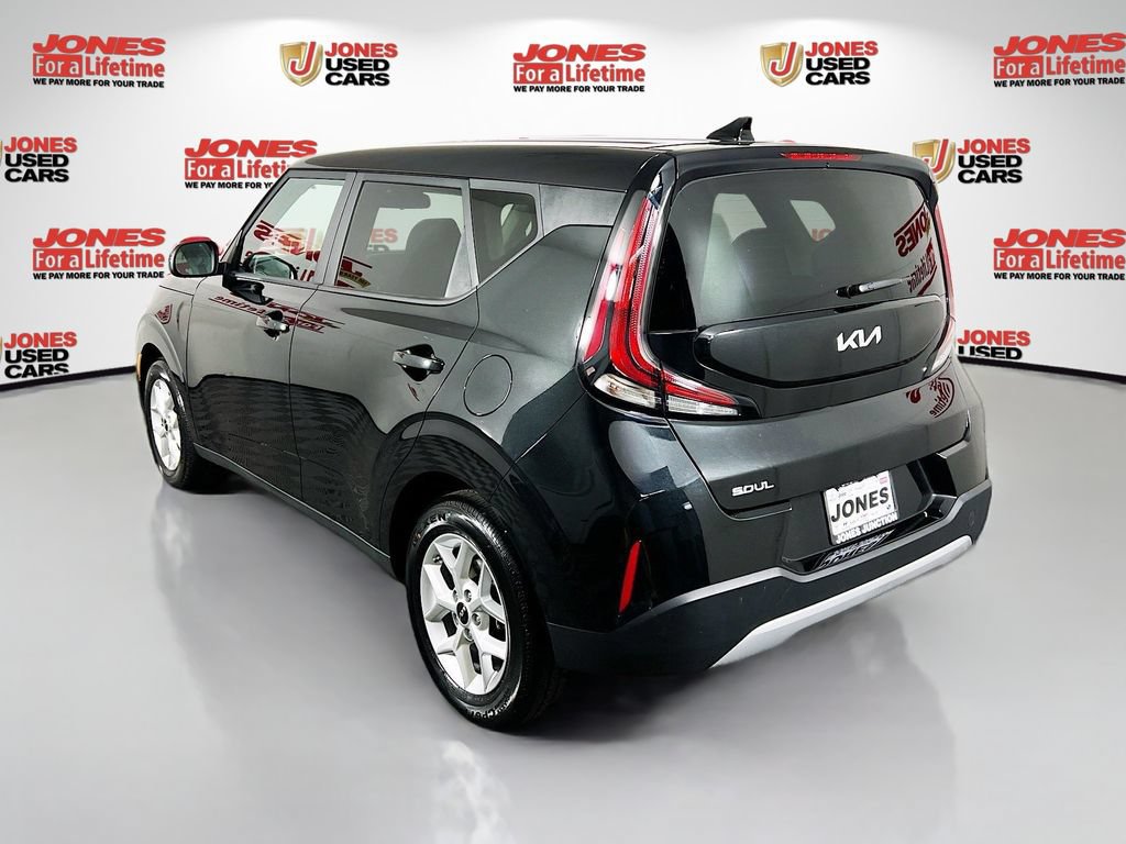 Certified 2023 Kia Soul LX w/ LX Technology Package FWD image 2