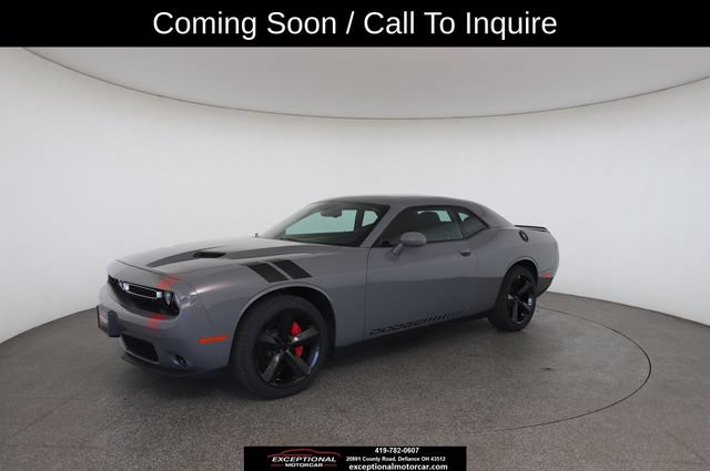 Used 2018 Dodge Challenger SXT RWD image 3